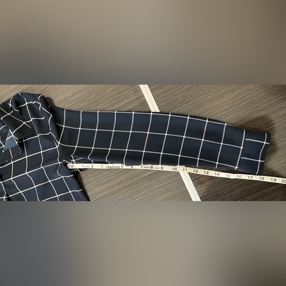 Banana Republic Boyfriend Fit Windowpane Plaid Long Sleeve Top Size S - Picture 10 of 11